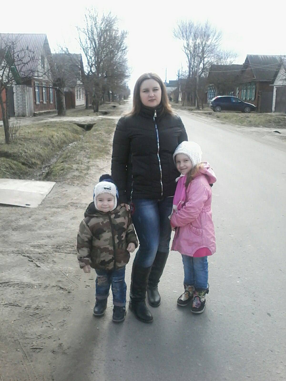 Бросил муж с двумя детьми