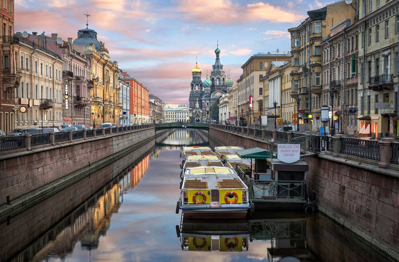 Мечтаю съездить в Санкт-Петербург.