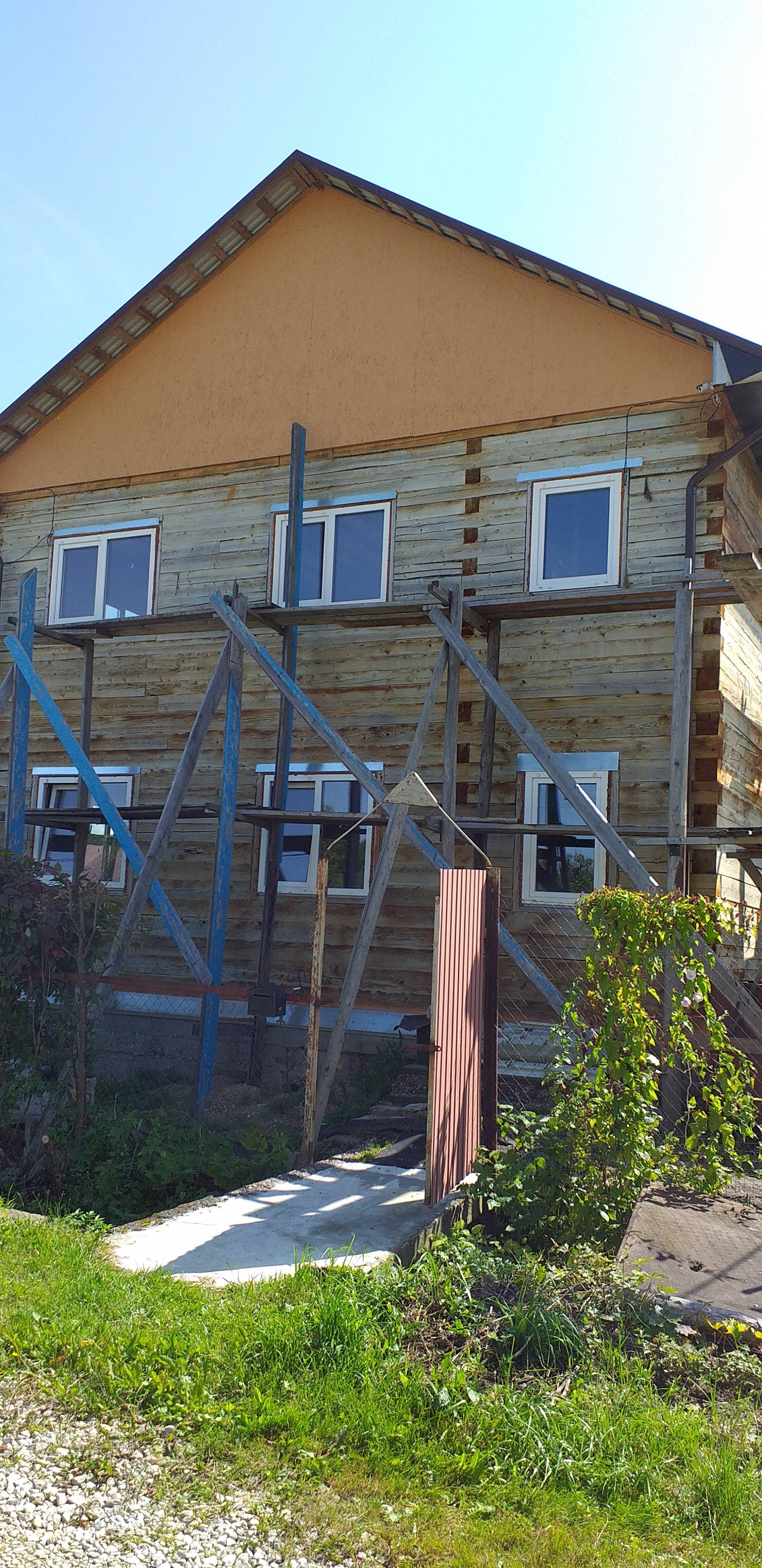 Мечтаю достроить дом и расплатиться с долгами.