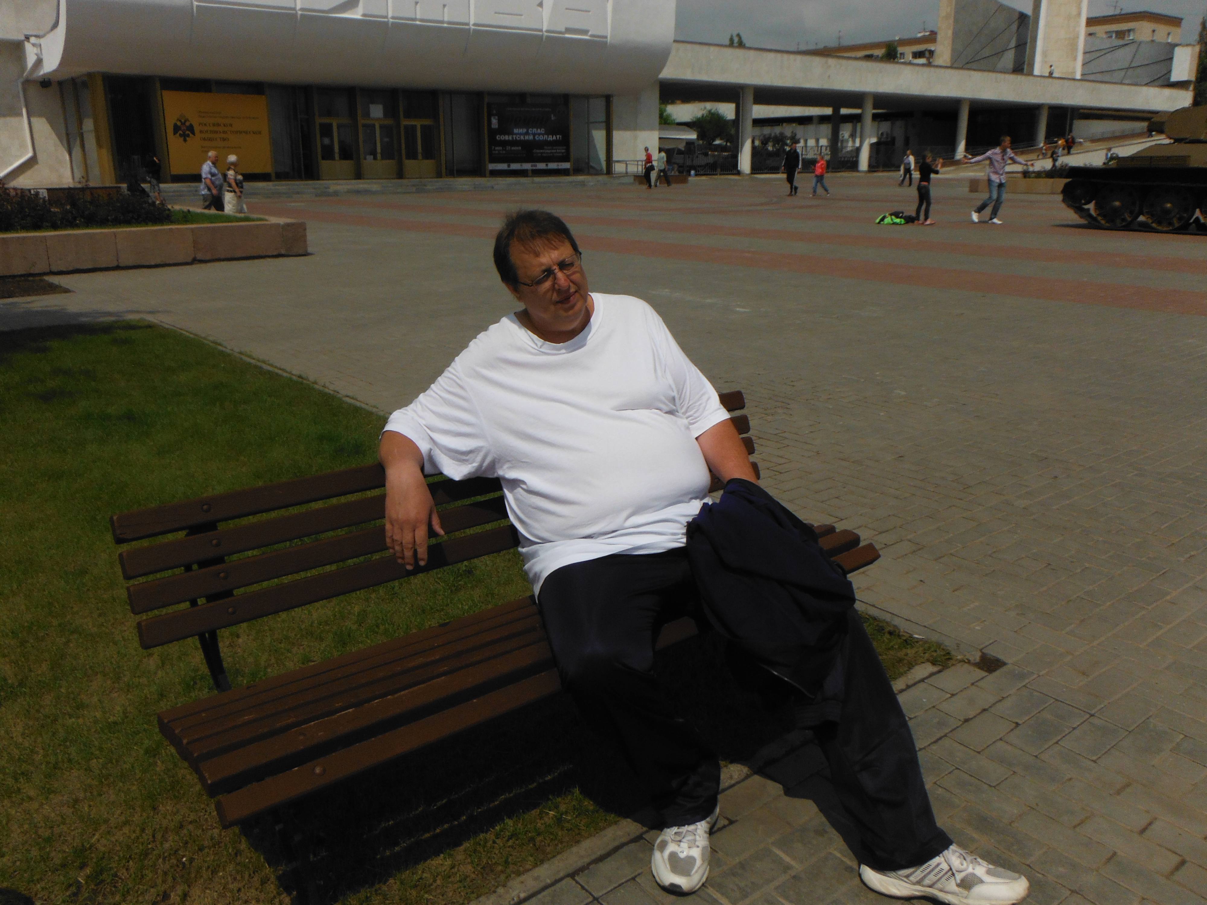 Мечтаю,  что не всё ещё потеряно.