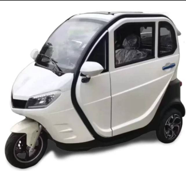 Мопед с кабиной