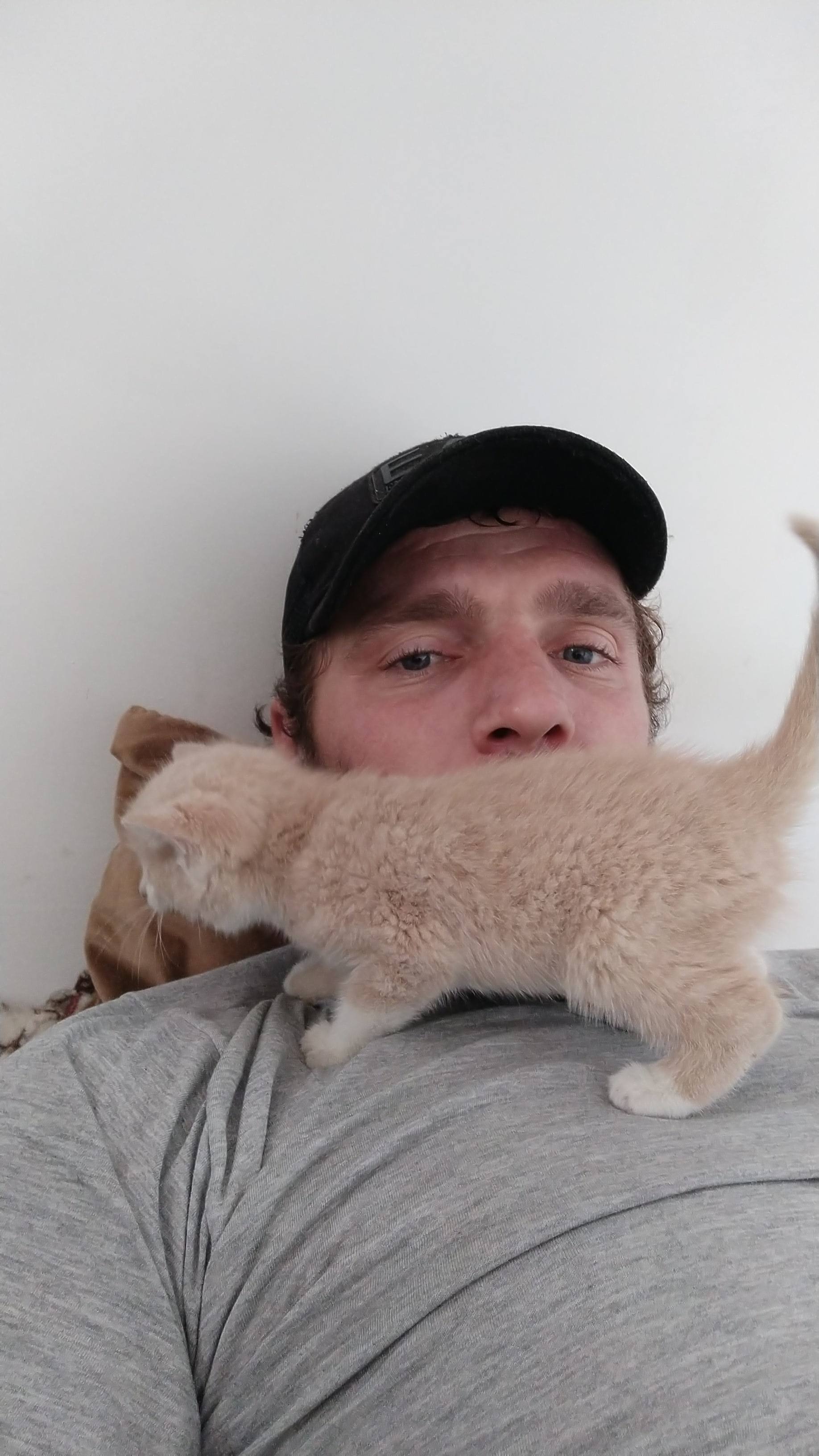 Уволили с работы воспитываю двоих детей.