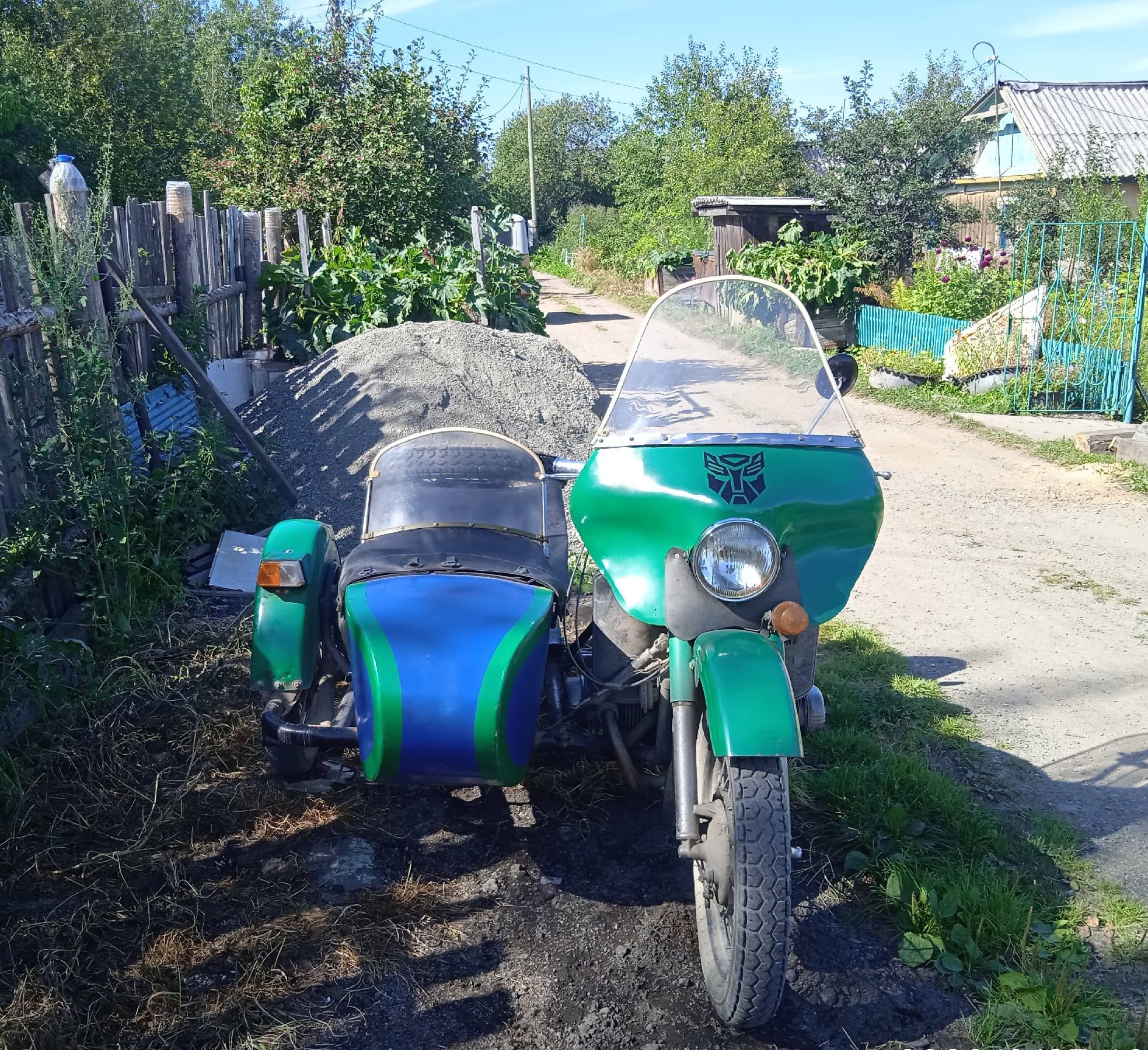 Мечтаю сделать подарок своему отцу.