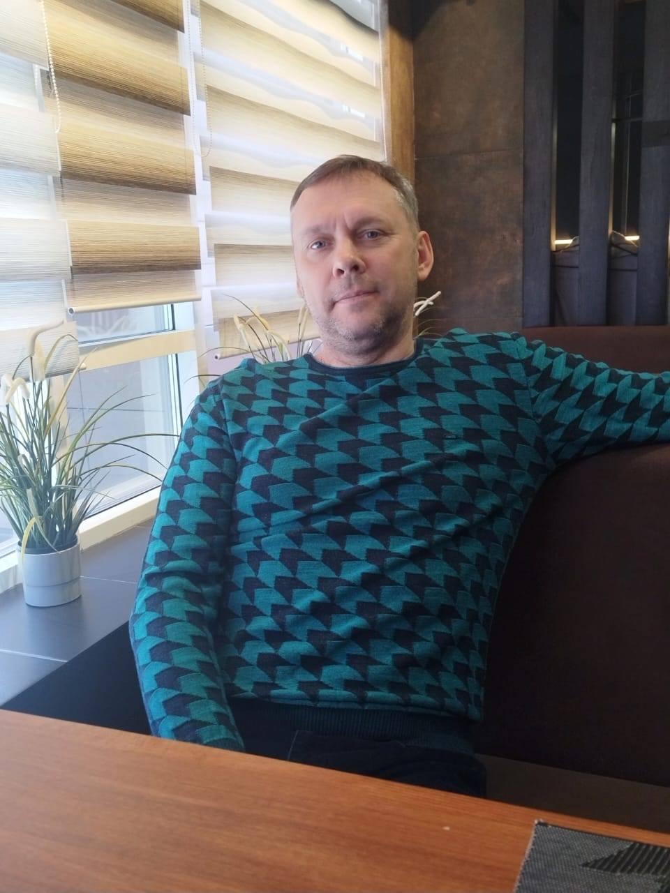 Купить машину и квартиру.