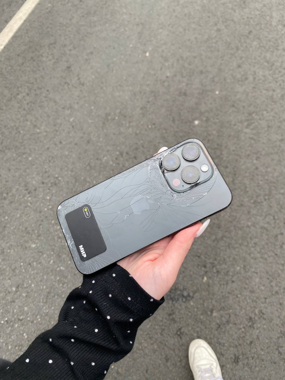 разбит корпус телефона, помогите 🙏🏼