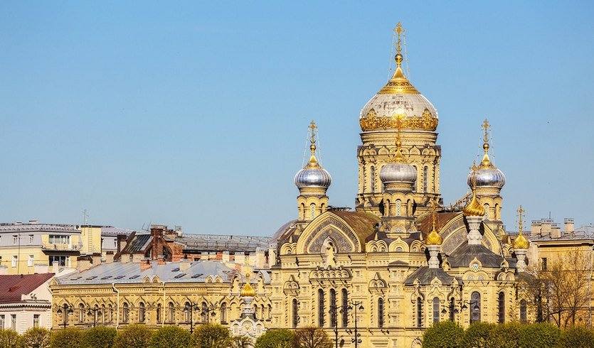 В храм Успения Богородицы постоять службу.