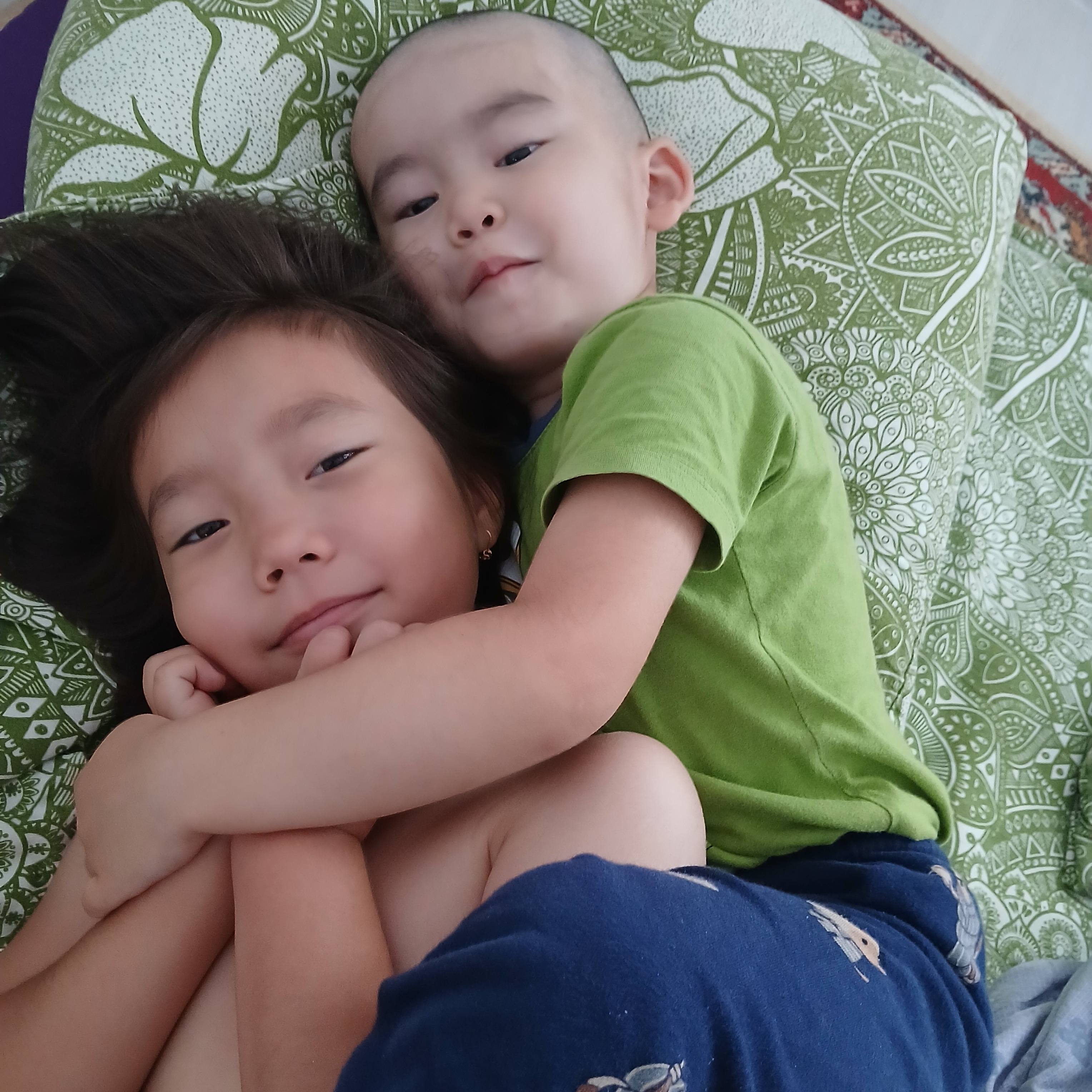 Дорогие земляне. Помогите собраться в школу.