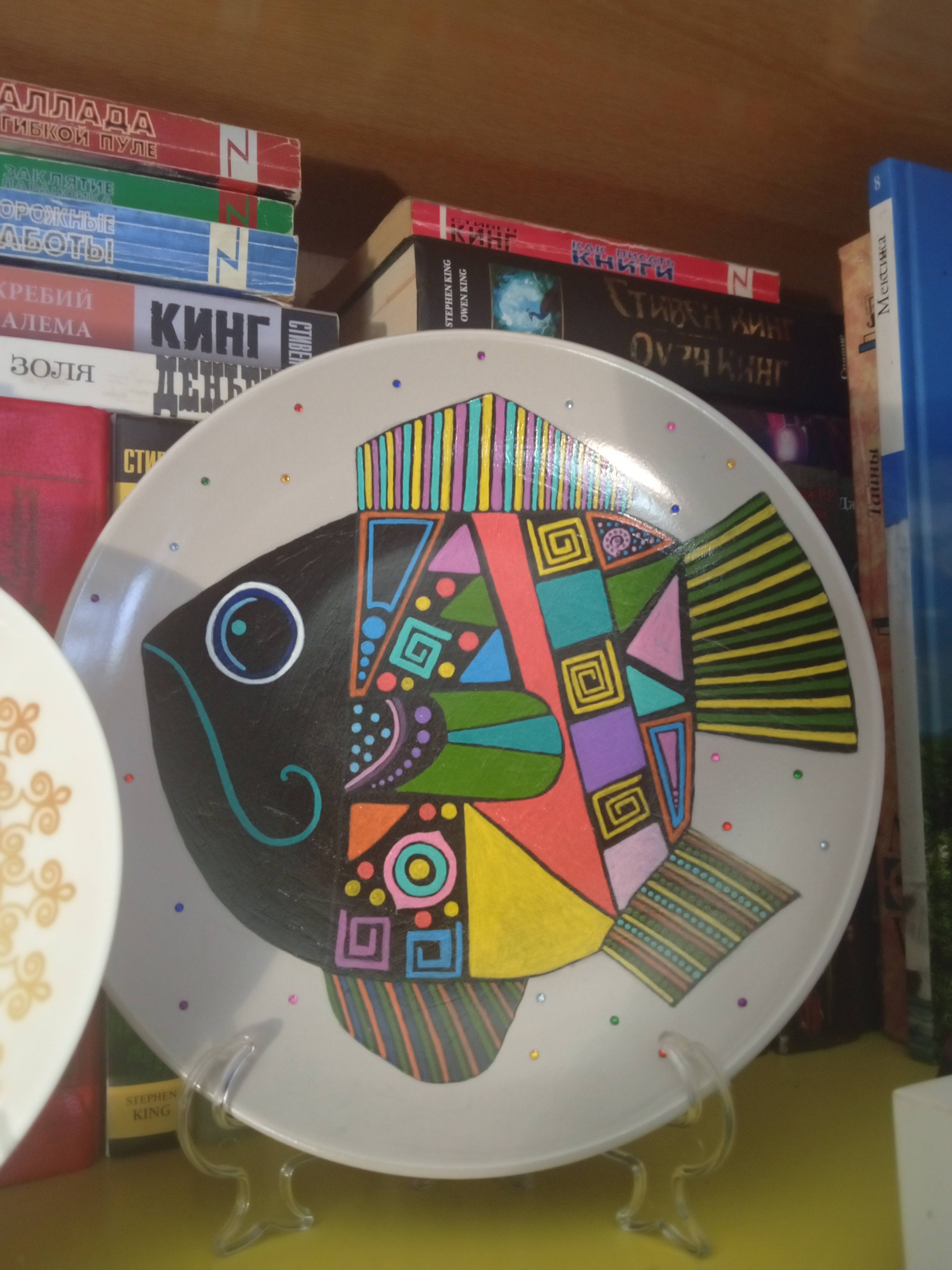 Помогите, пожалуйста, отбиться от долгов.