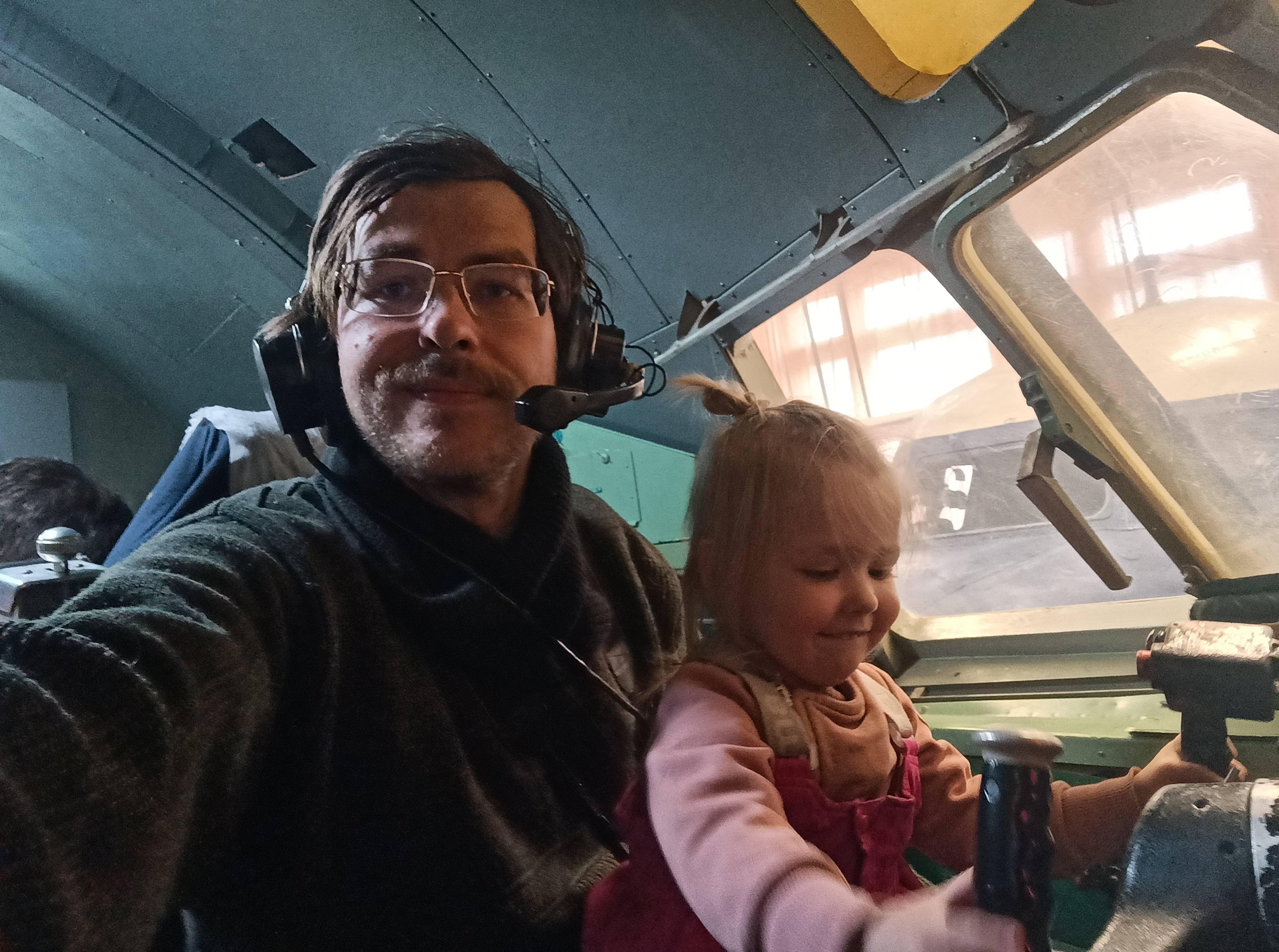 Нужна помощь на юристов, чтоб вернуть ребёнка...