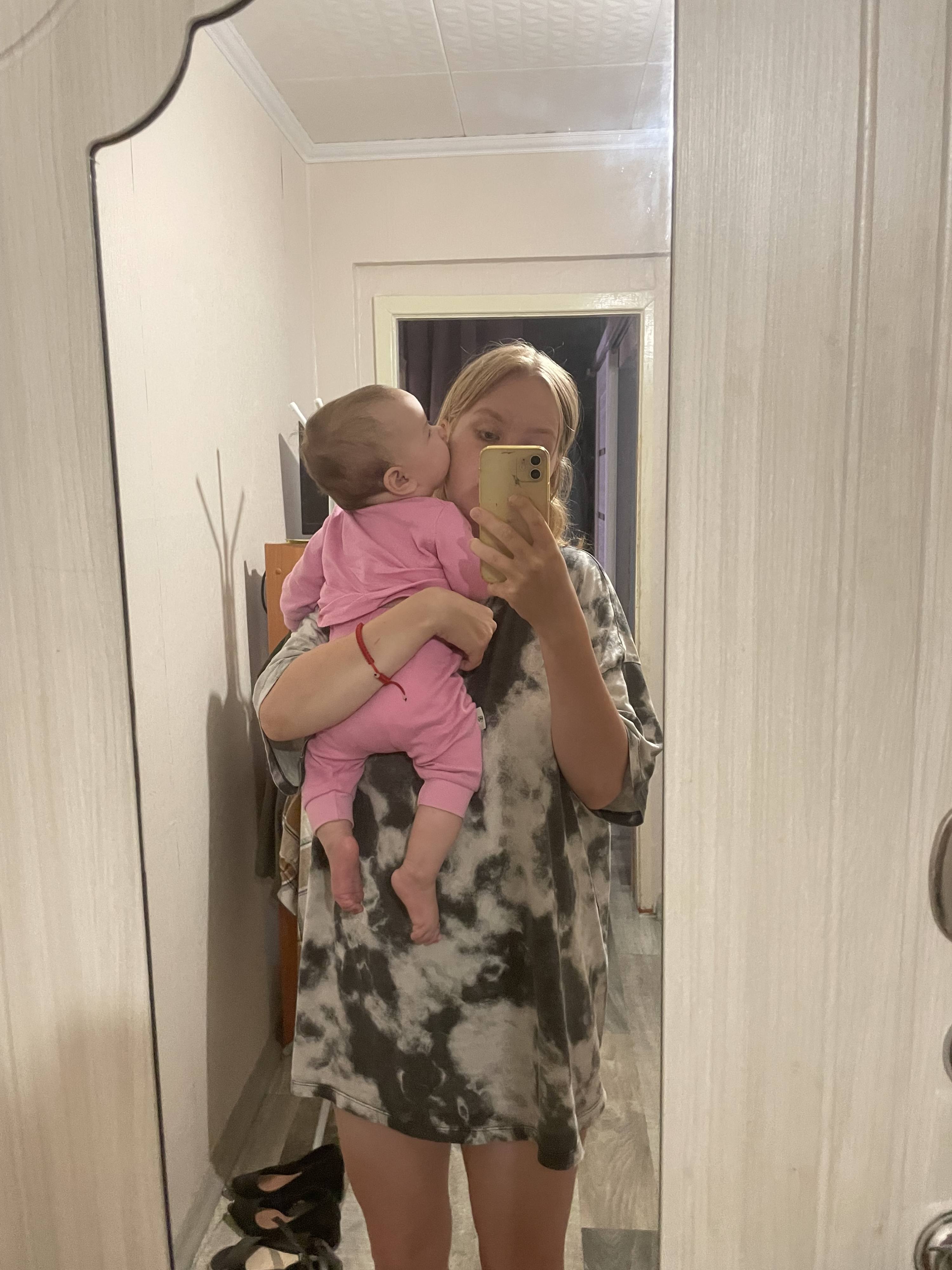 Помогите купить санки ребенку