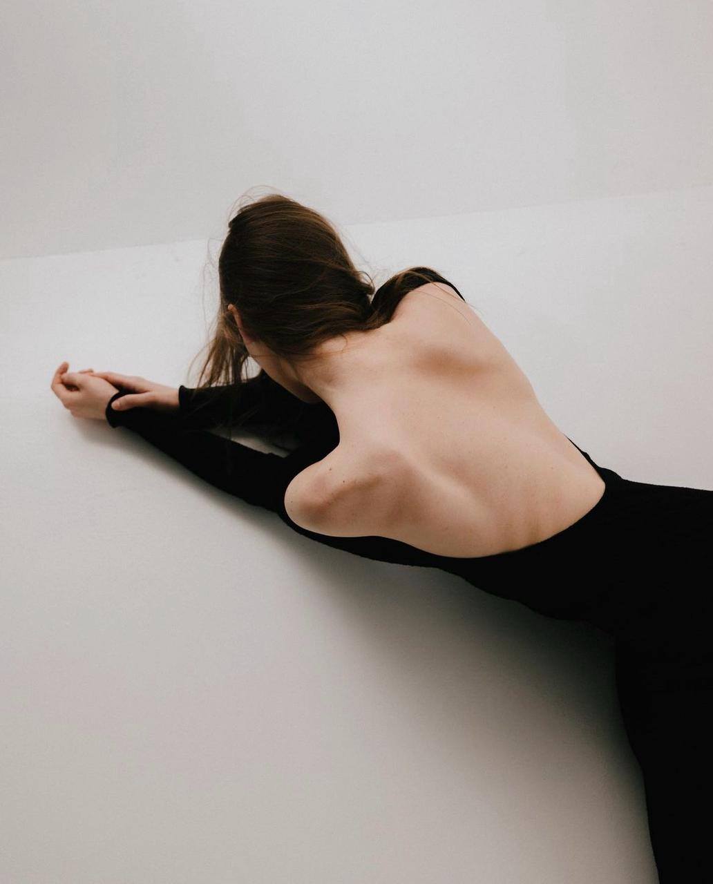 В отчаянии , руки опускаются , я абсолютно одна .