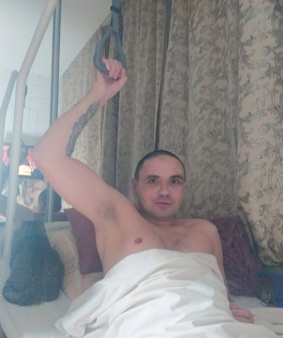 Молодому человеку срочно требуется опирации