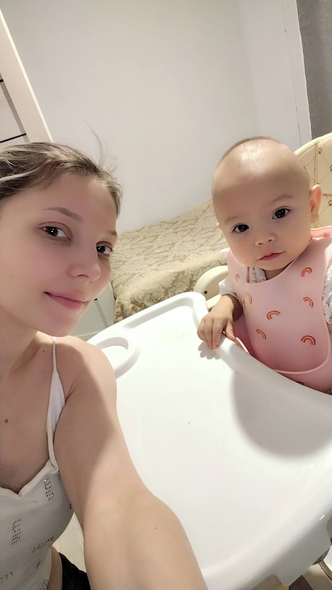 Помогите пожалуйста ребёнку на одежду и еду