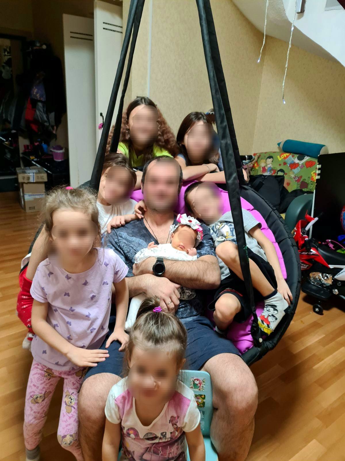 Многодетная семья нуждается в финансовой помощи!