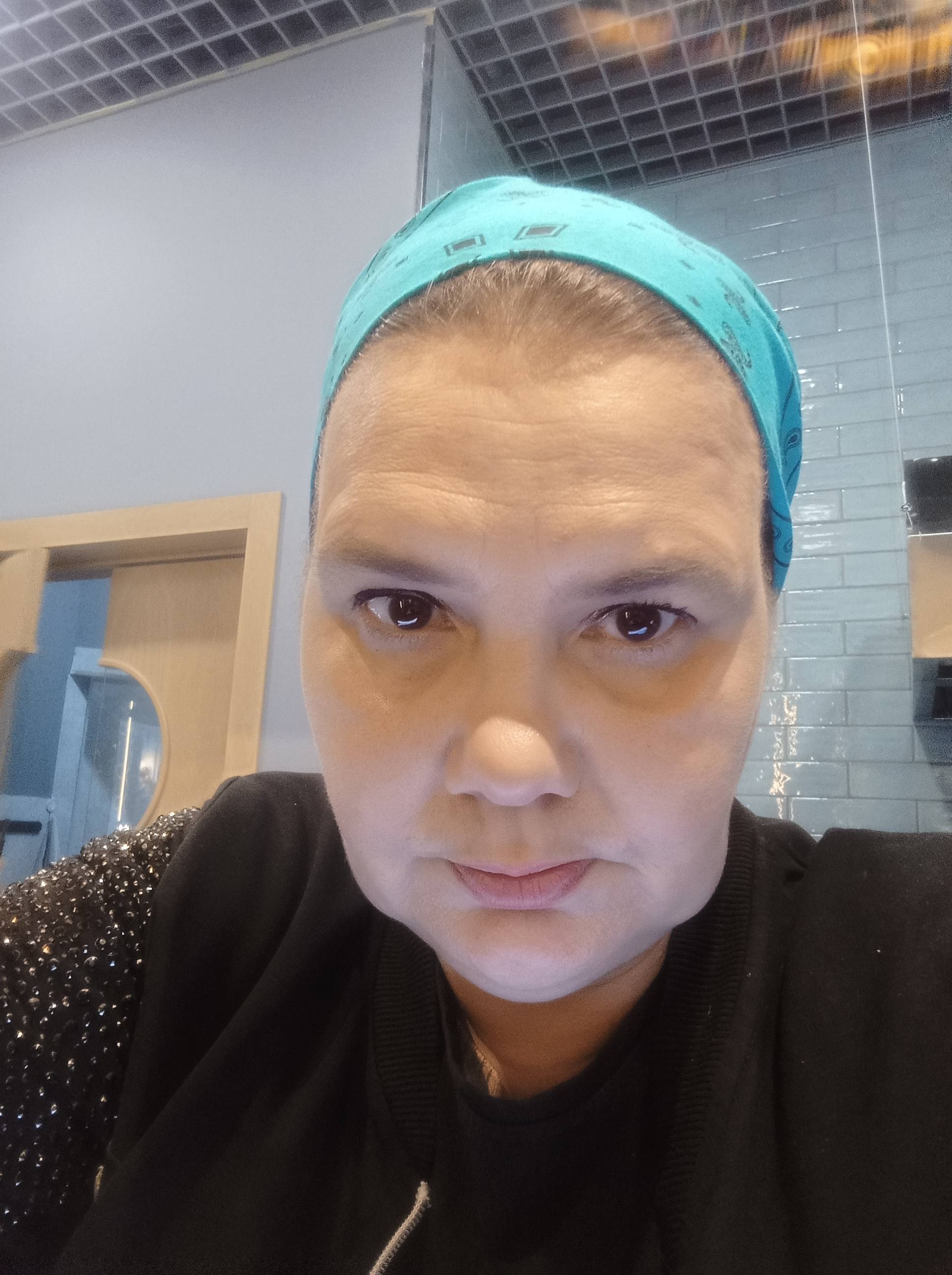 Помогите пожалуйста оплатить аренду квартиры за ме