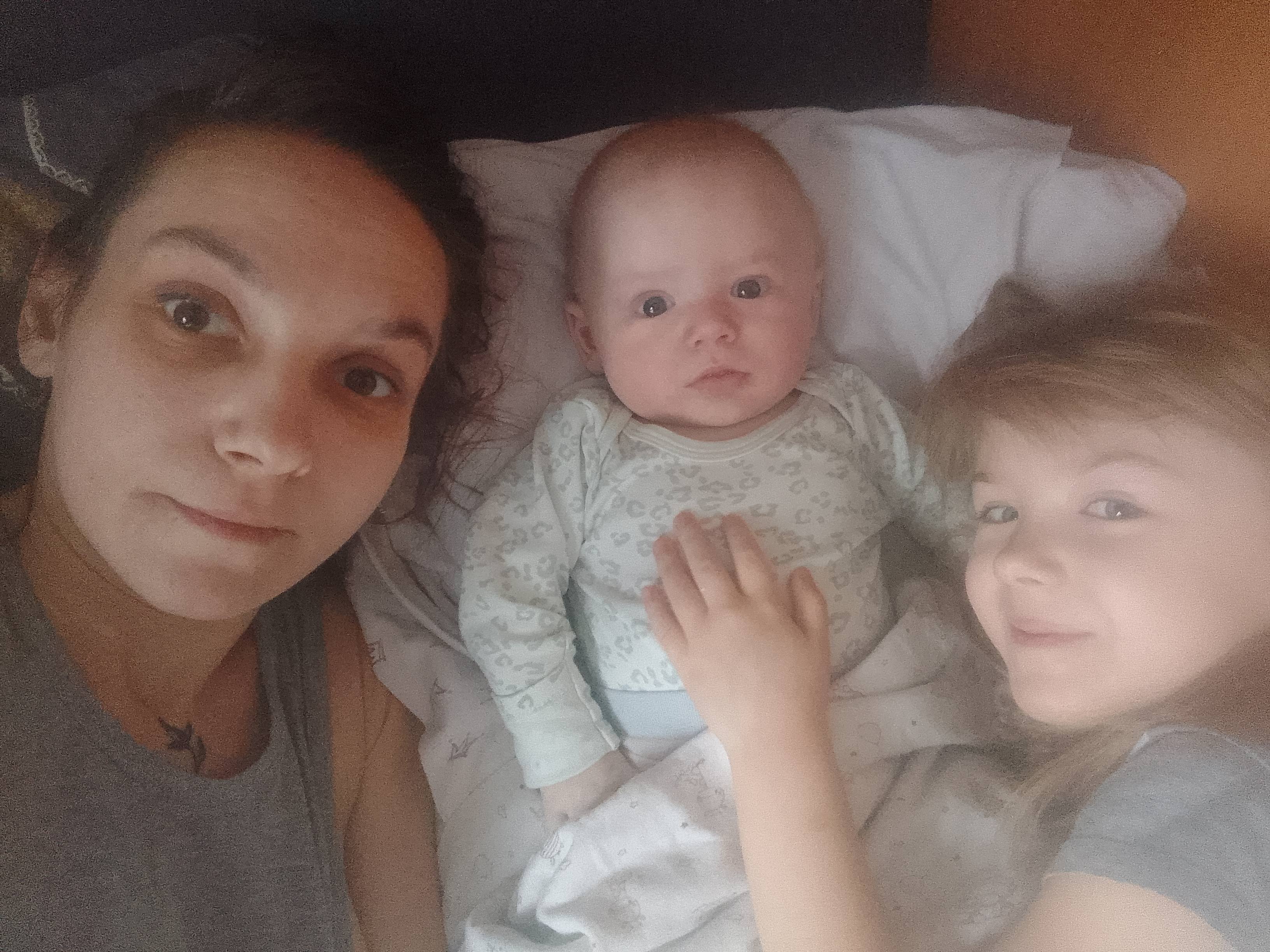 На смесь и памперсы