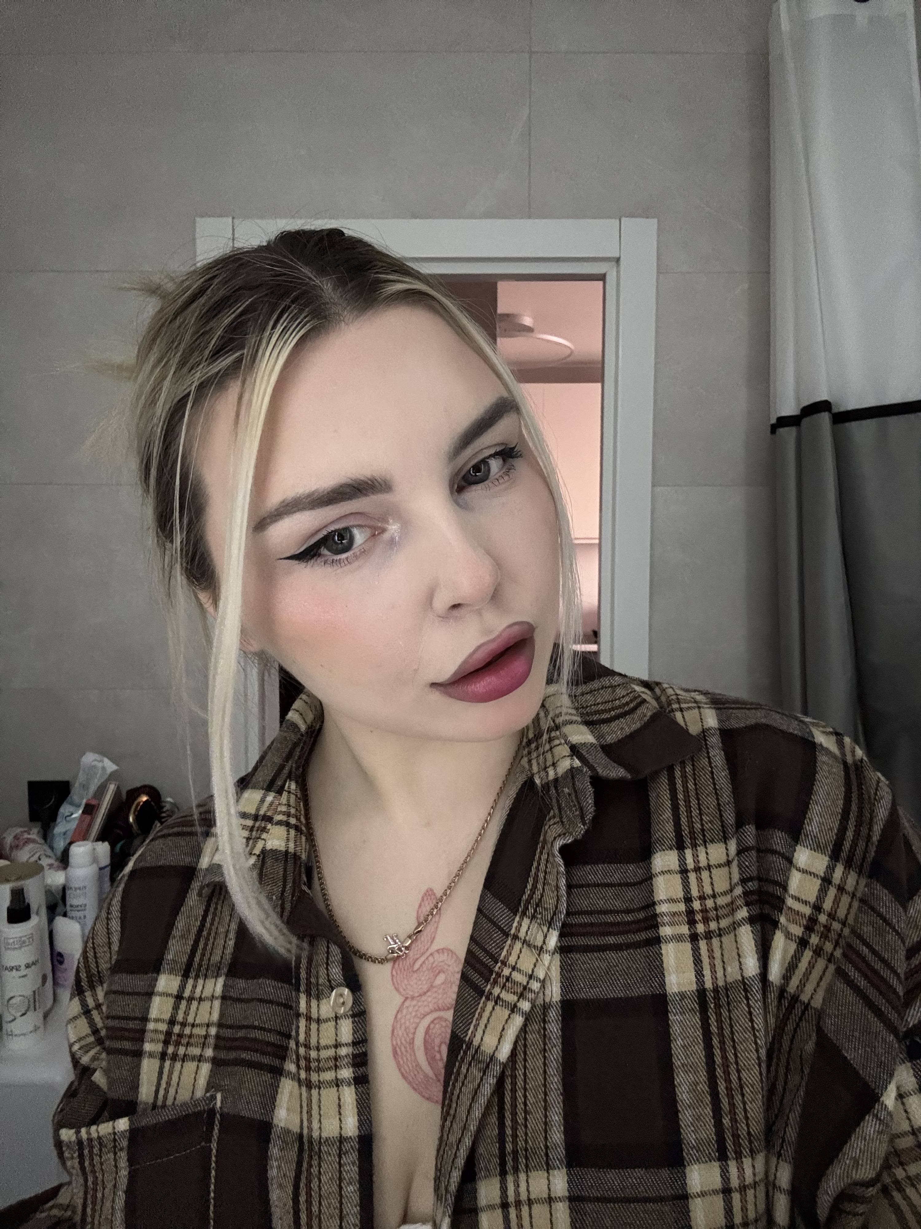 Попала в тяжелую ситуацию.