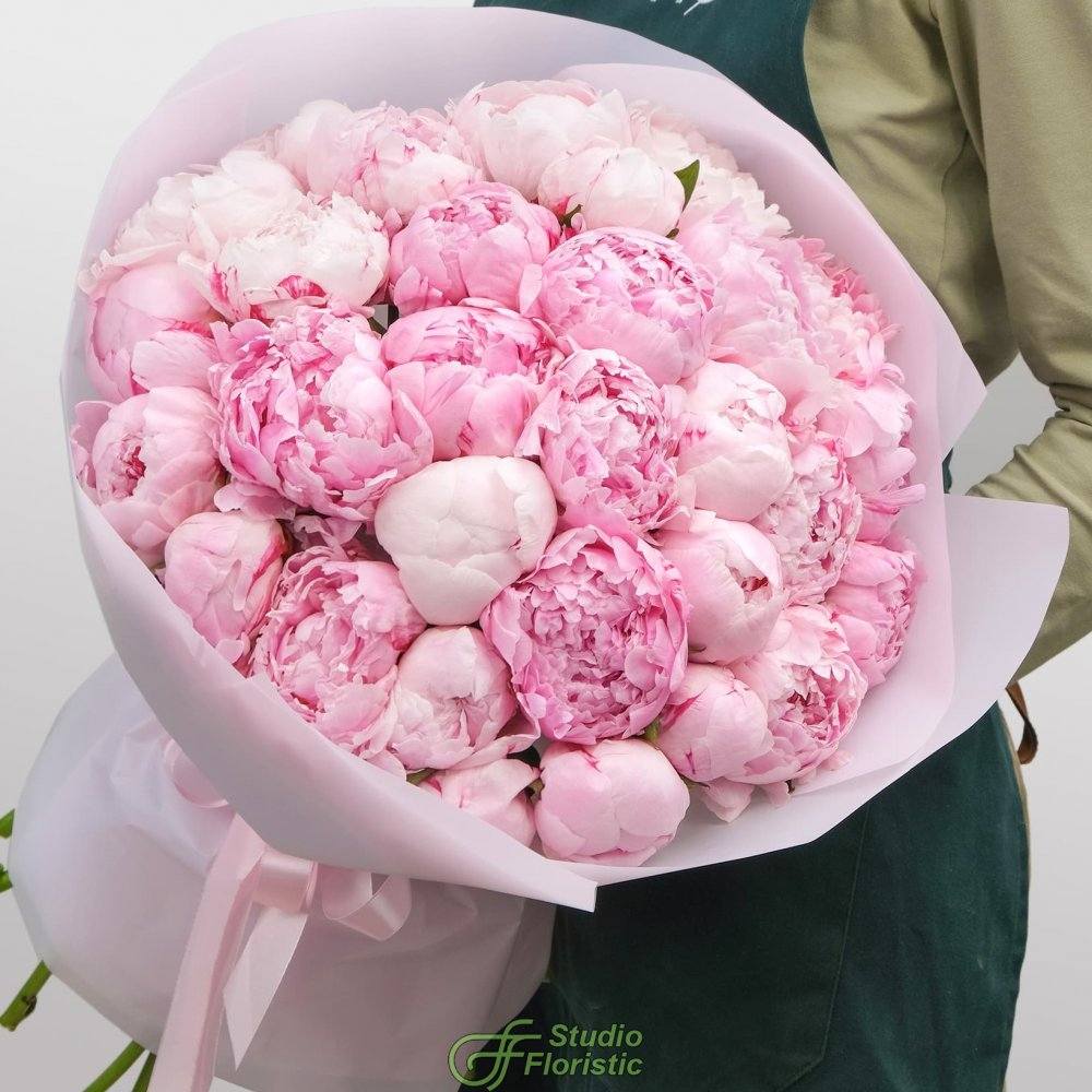 Вот и свет отключили пришли, сейчас мама позвонила