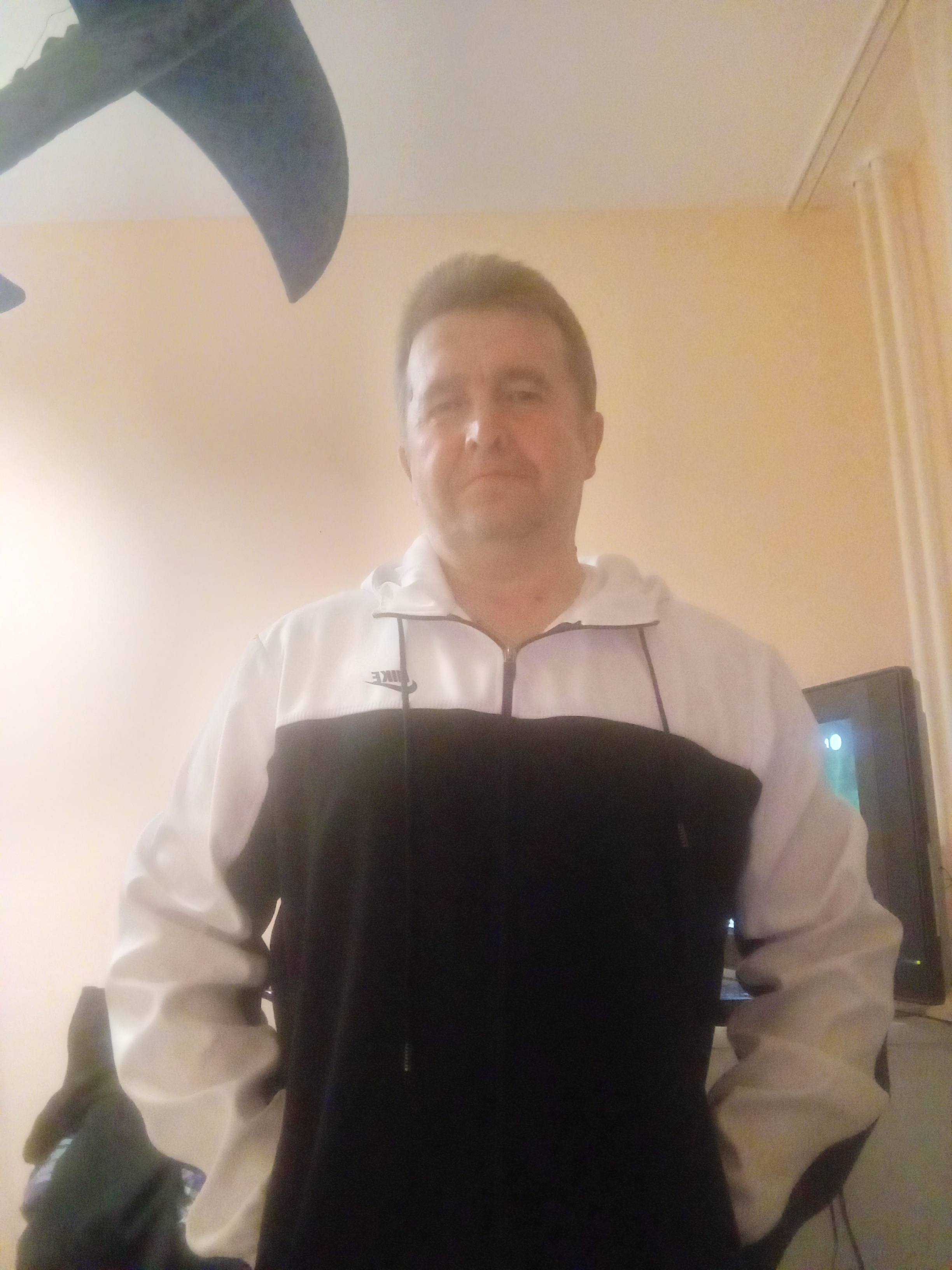 Помогите пожалуйста купитъ продукты